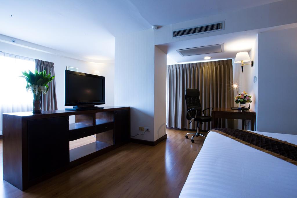 Furama Chiang Mai Hotel Exterior photo