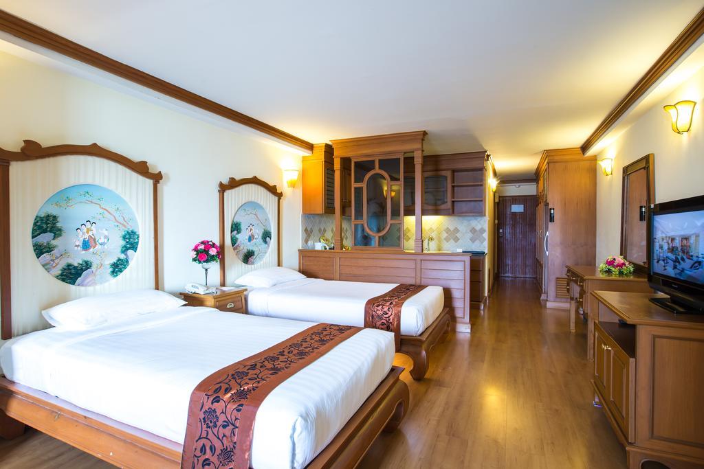 Furama Chiang Mai Hotel Exterior photo