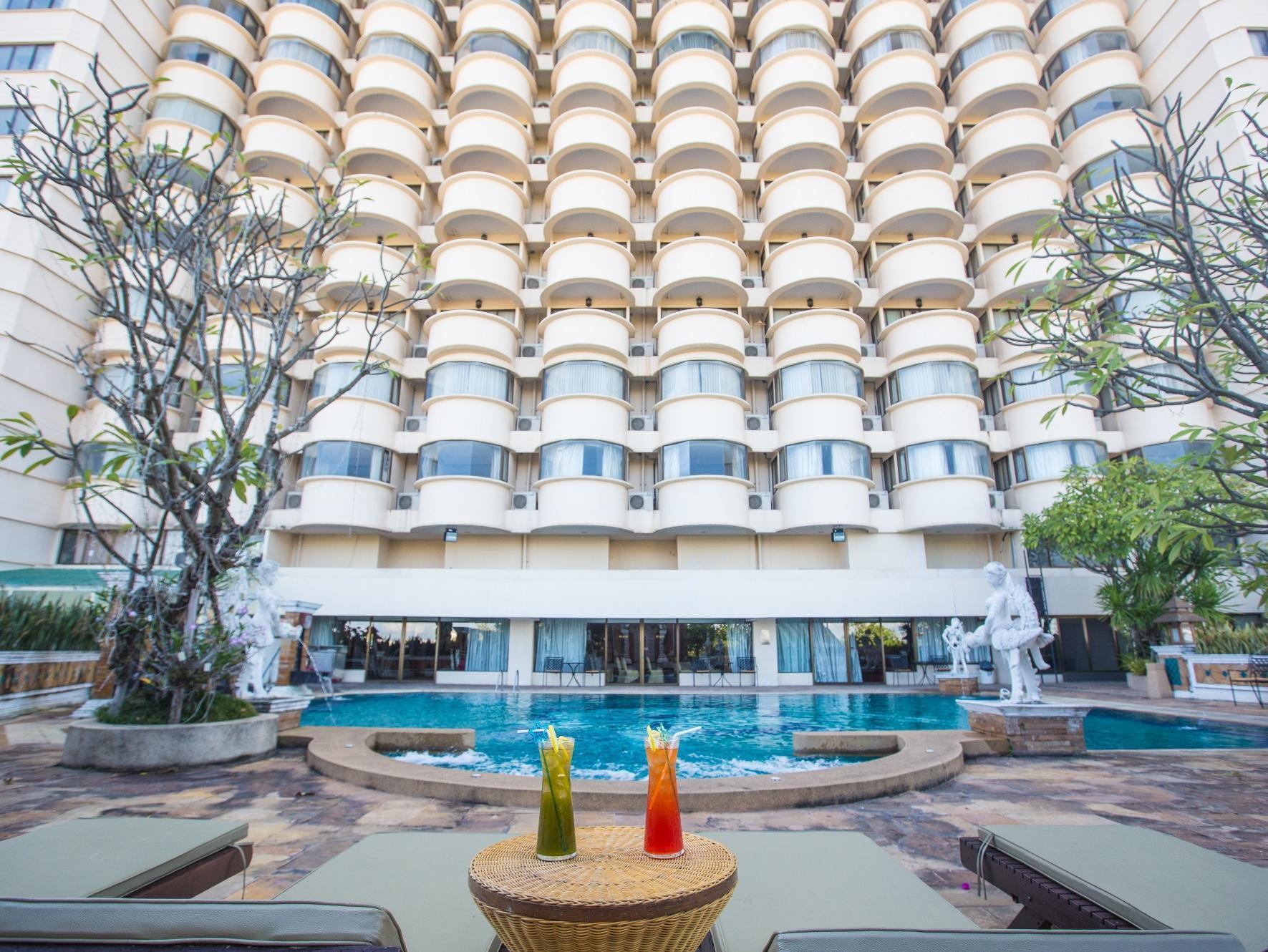Furama Chiang Mai Hotel Exterior photo