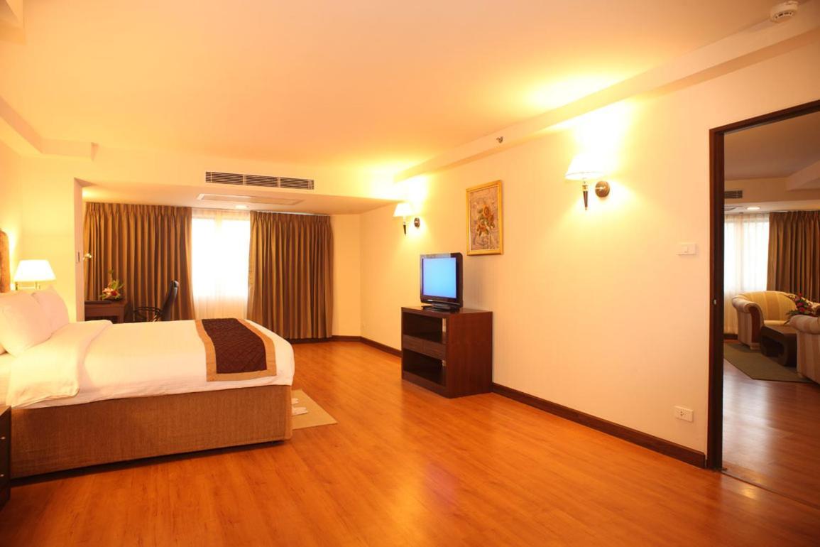 Furama Chiang Mai Hotel Exterior photo