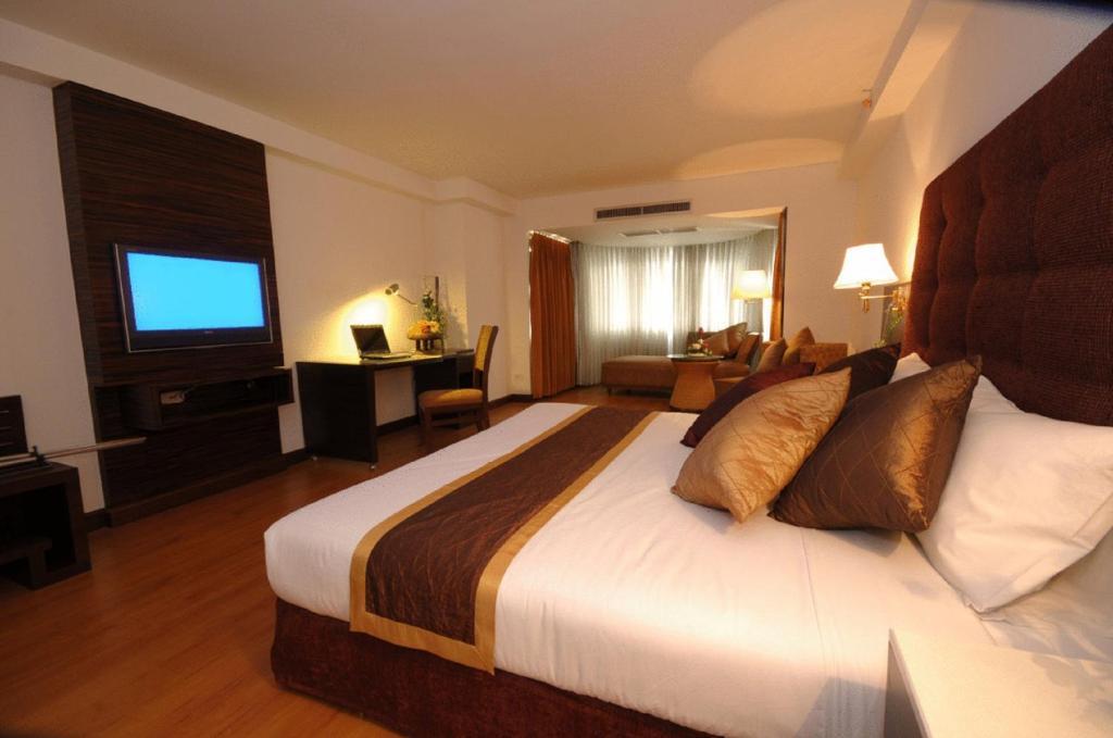 Furama Chiang Mai Hotel Room photo