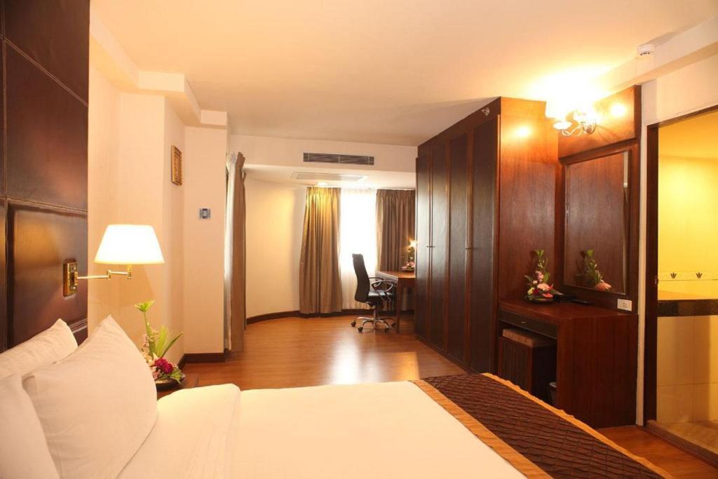 Furama Chiang Mai Hotel Room photo