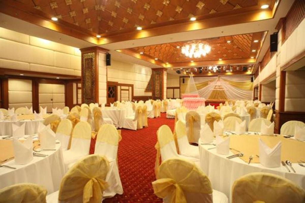 Furama Chiang Mai Hotel Exterior photo